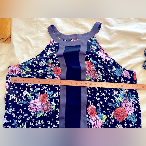 Plus size, floral halter style top from Torrid. - Picture 5 of 5